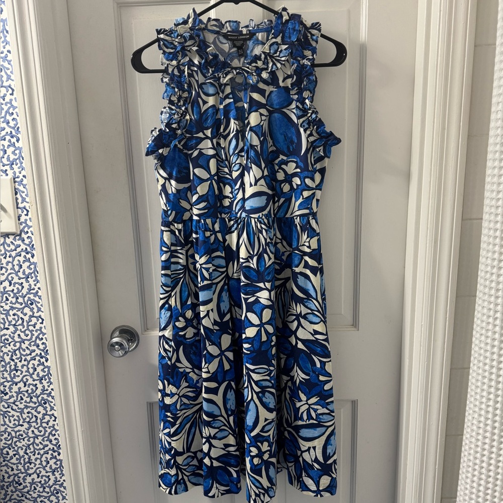 Maggy London sz. 8 blue white cotton sleeveless dress with pockets